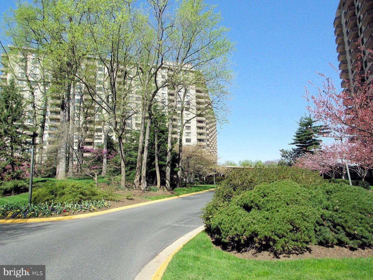 PROMENADE TOWERS - Residential