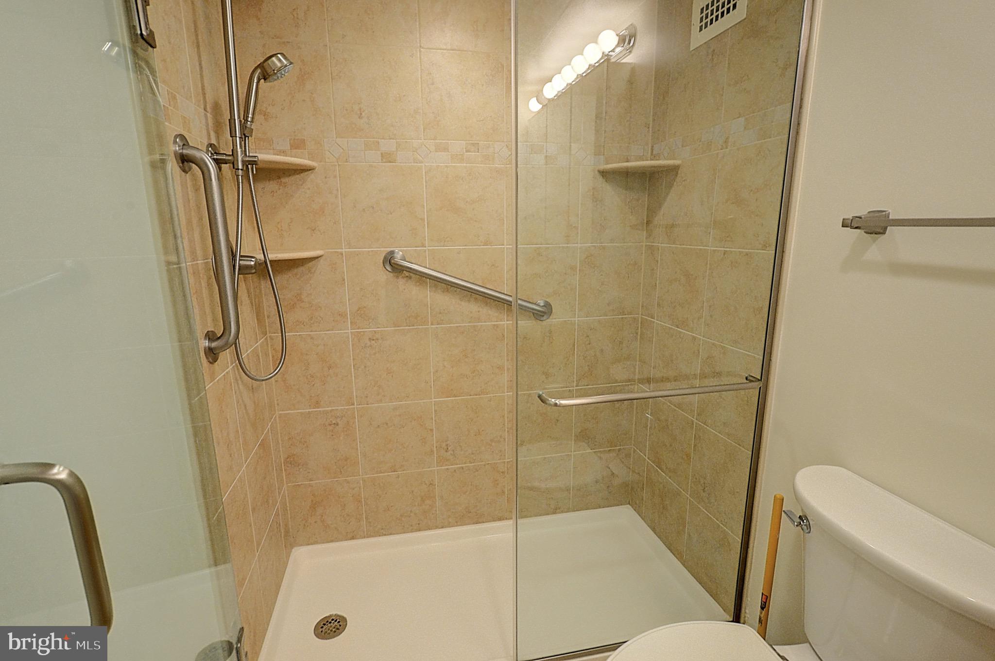 PROMENADE TOWERS - Residential