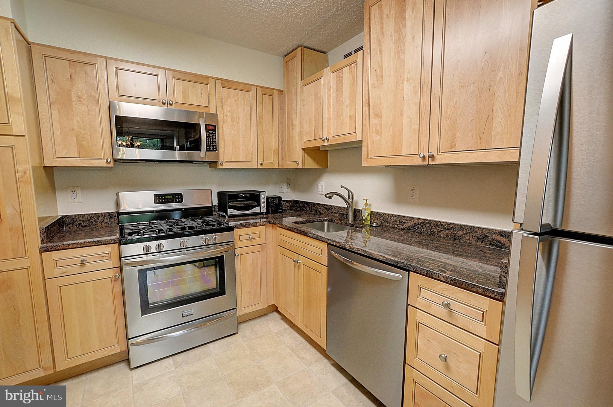 PROMENADE TOWERS - Residential