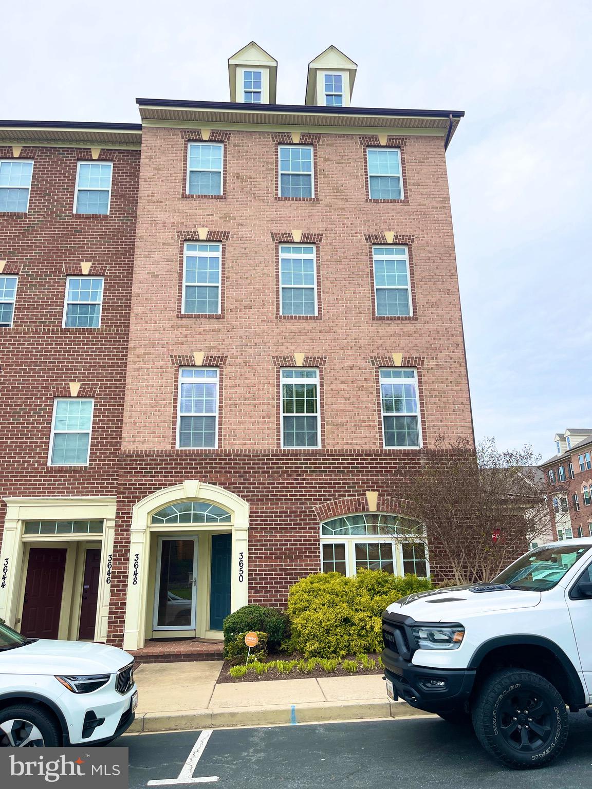 End unit Penthouse townhouse Condo in sought after community of Villages for Urbana. Spacious and light filled. With over 2800 square feet of living space. Main level has a large upgraded gourmet kitchen, breakfast area, dining area, a half bath, living room and family room. Balcony off kitchen. Upper level has 3 bedrooms, 2 full baths. Master bedroom with dual walk in closets and large bathroom. One car garage. Community amenities include : water park, 3 pools, commercial sized gym and sports barn (indoor basketball/volleyball/pickleball/badminton), library, grocery, trails, tennis, basketball etc. There is a community park, and also a large district park with ball fields, gazebos, playgrounds etc. Take a walk or bike along the trails throughout the whole community. A state of the art YMCA with a large aquatic center, kids fun zone, with many after school activities. Urbana School district. Minutes to I-270.