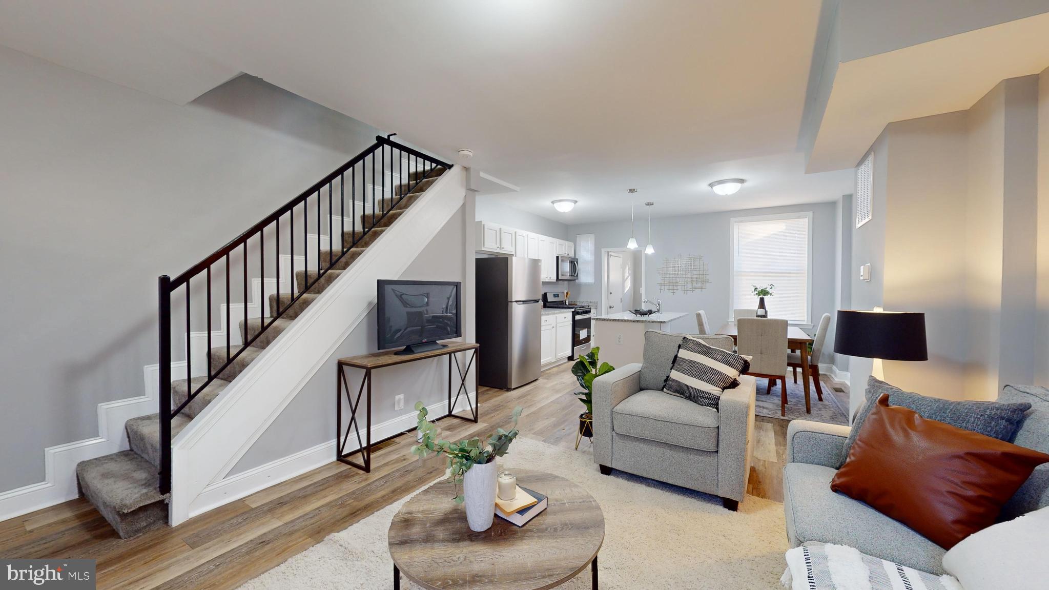 FOUR BY FOUR - Residential