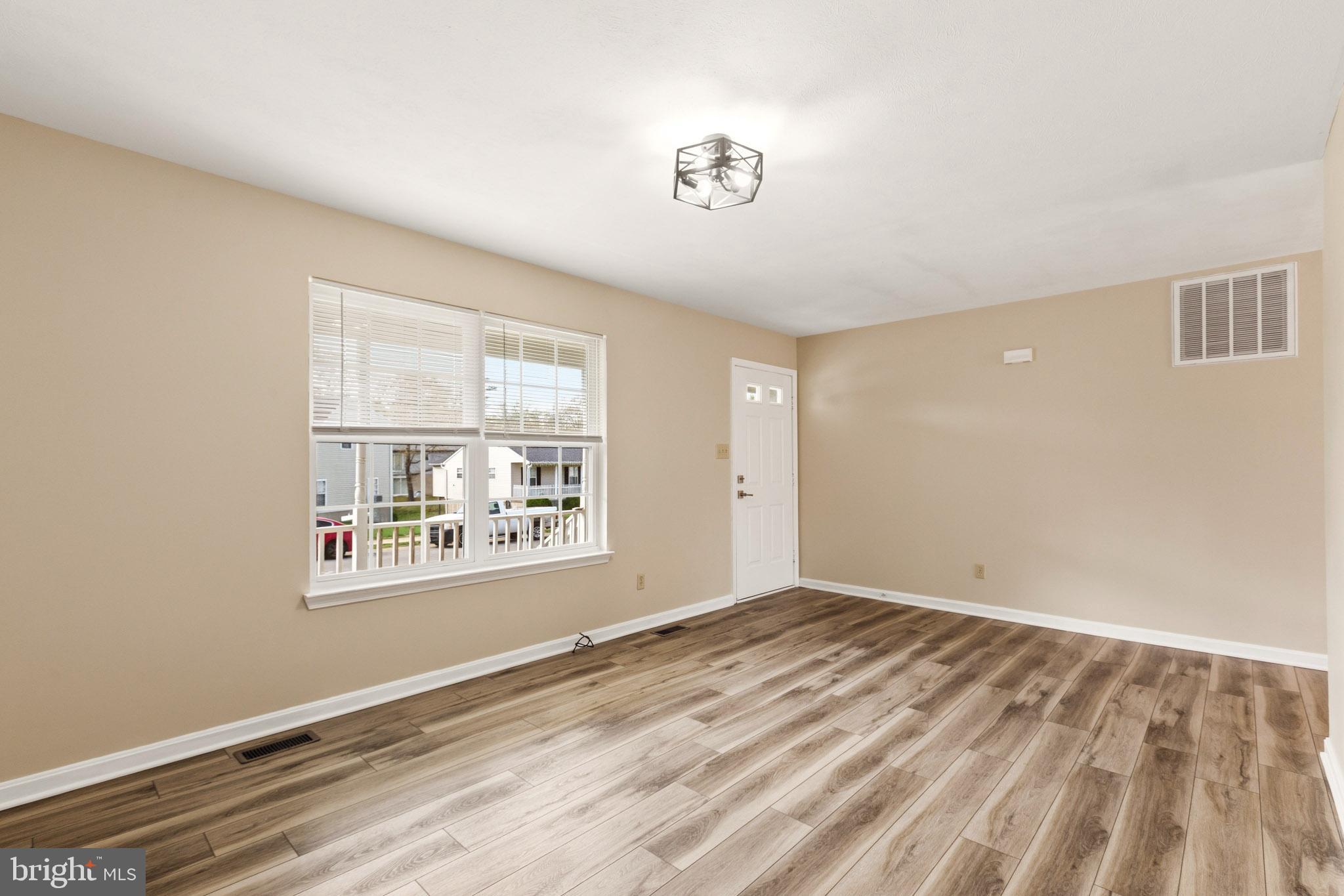 LAUREL GLEN - Residential