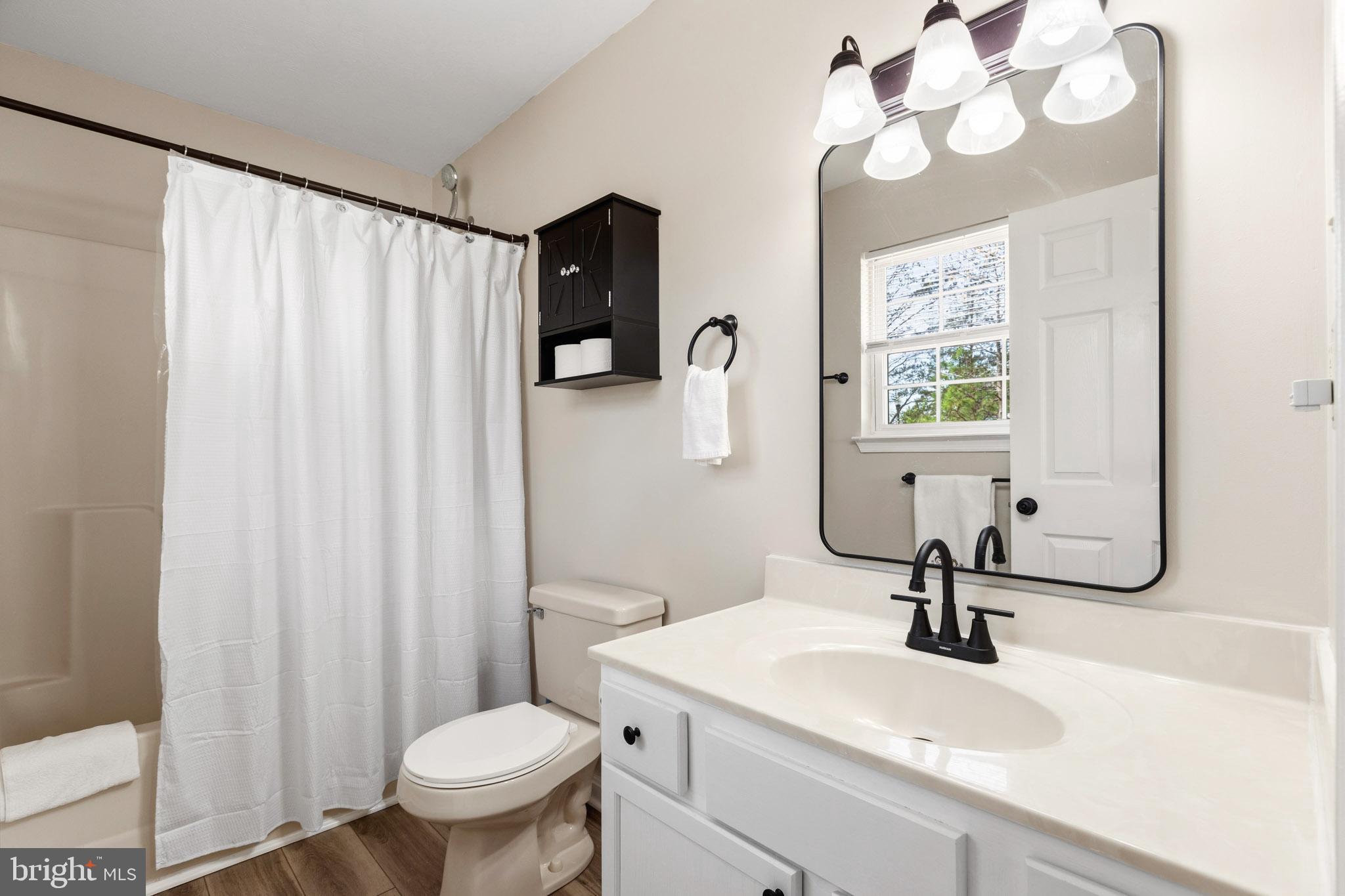 LAUREL GLEN - Residential