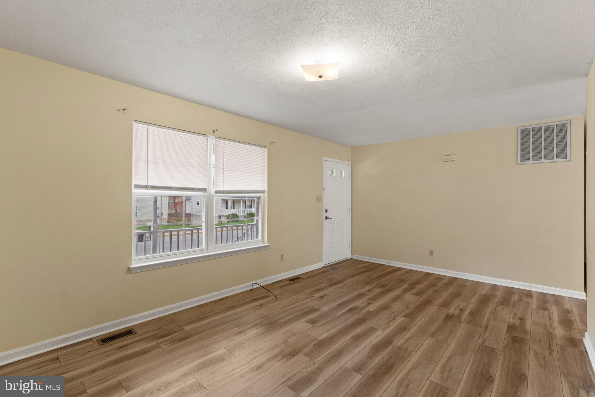 LAUREL GLEN - Residential