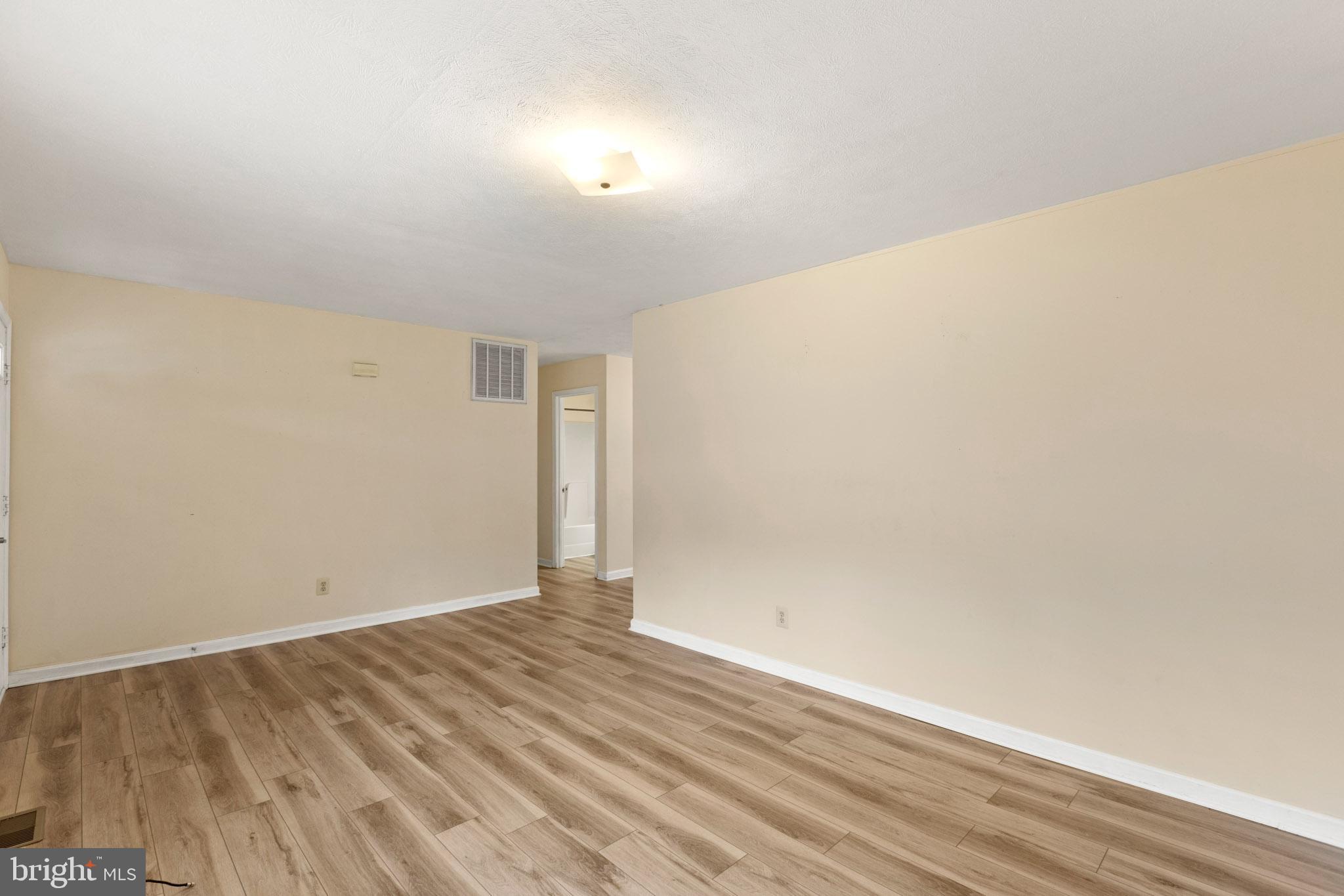 LAUREL GLEN - Residential