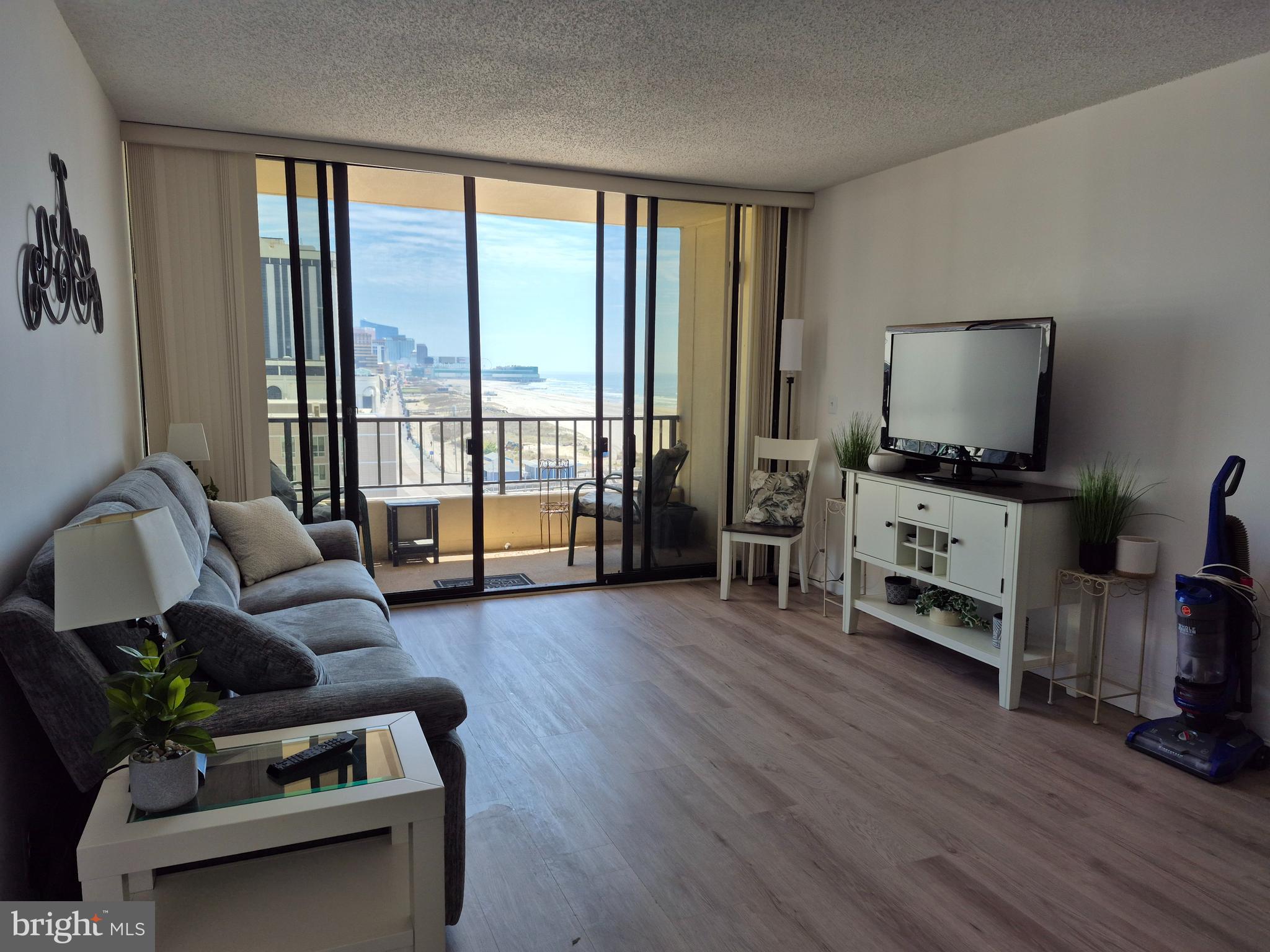 3851 BOARDWALK 803
