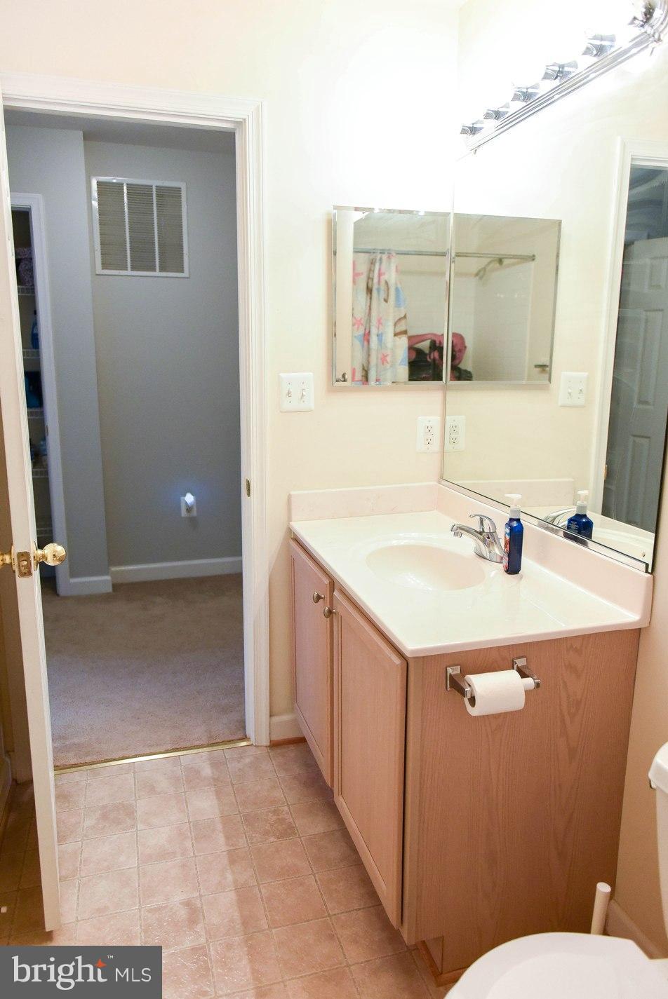 VILLAS ON WATERS EDGE - Residential