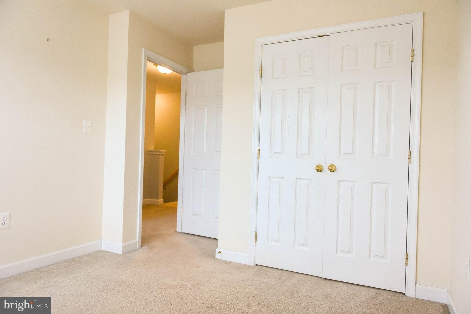 VILLAS ON WATERS EDGE - Residential