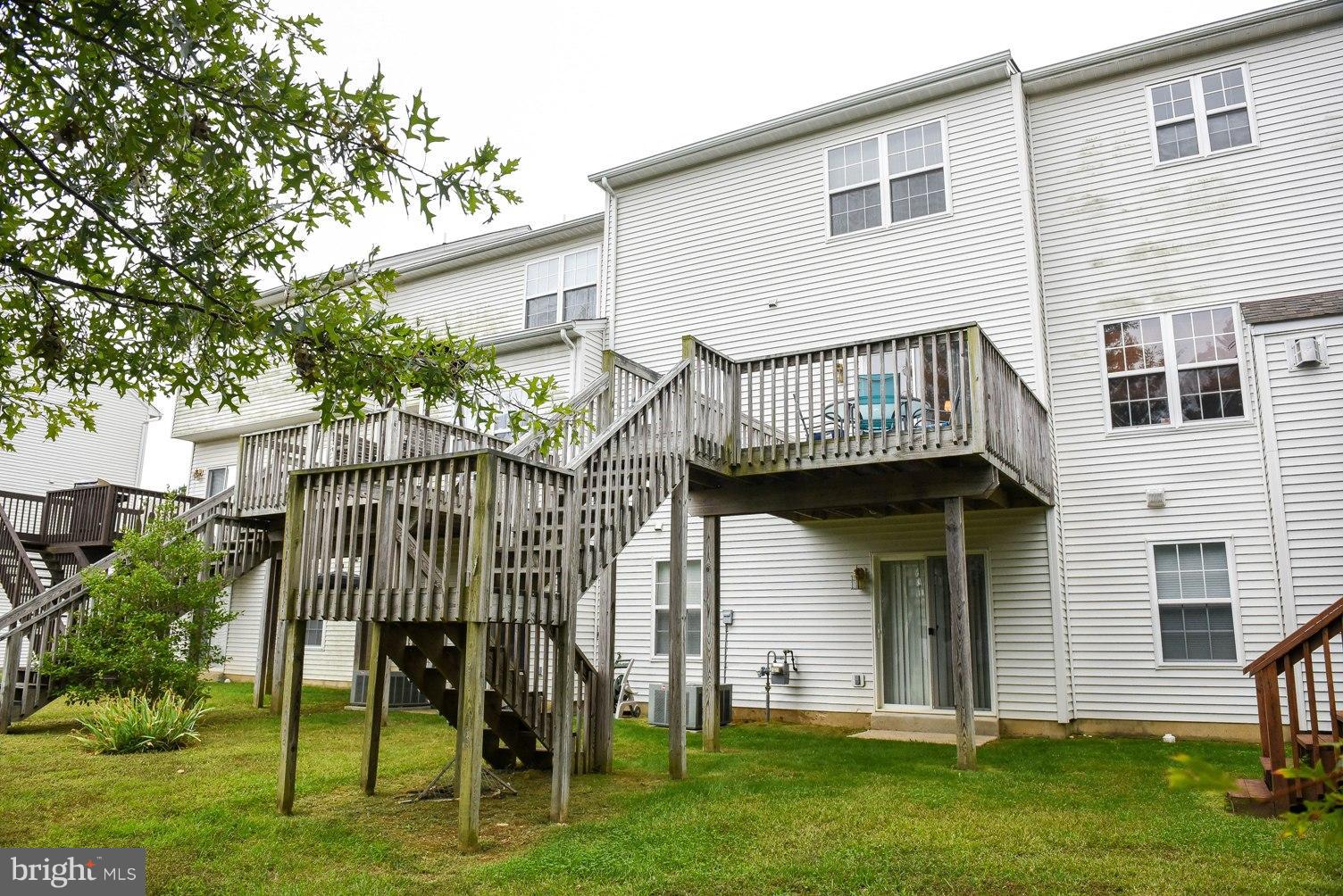 VILLAS ON WATERS EDGE - Residential