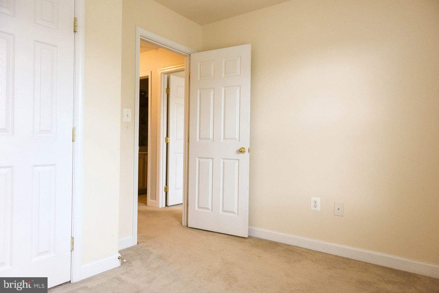 VILLAS ON WATERS EDGE - Residential