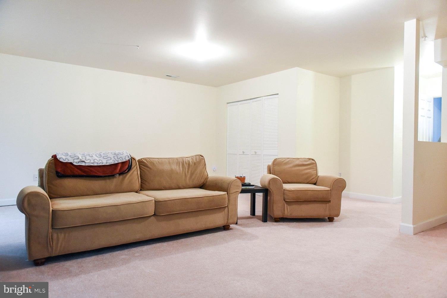 VILLAS ON WATERS EDGE - Residential