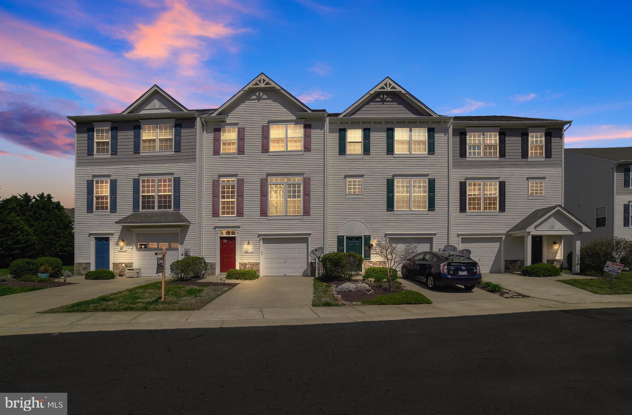 VILLAS ON WATERS EDGE - Residential