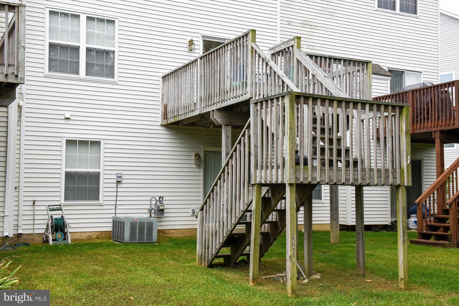 VILLAS ON WATERS EDGE - Residential