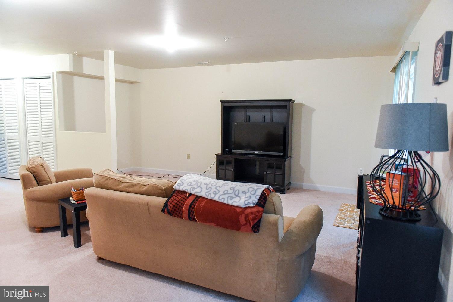 VILLAS ON WATERS EDGE - Residential