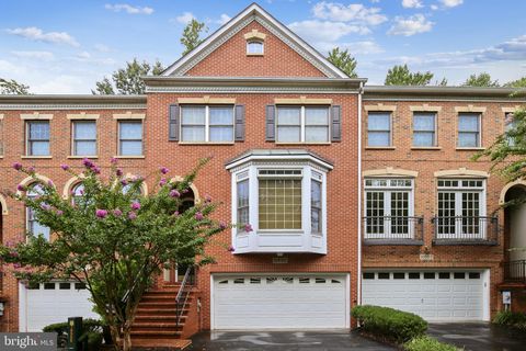 Photo of 10555 Tuckerman Heights Circle, NORTH BETHESDA, MD 20852 (MLS # MDMC2193782)