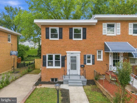 Townhouse For Sale - 4912 Maury Place<br/> OXON HILL, MD 20745