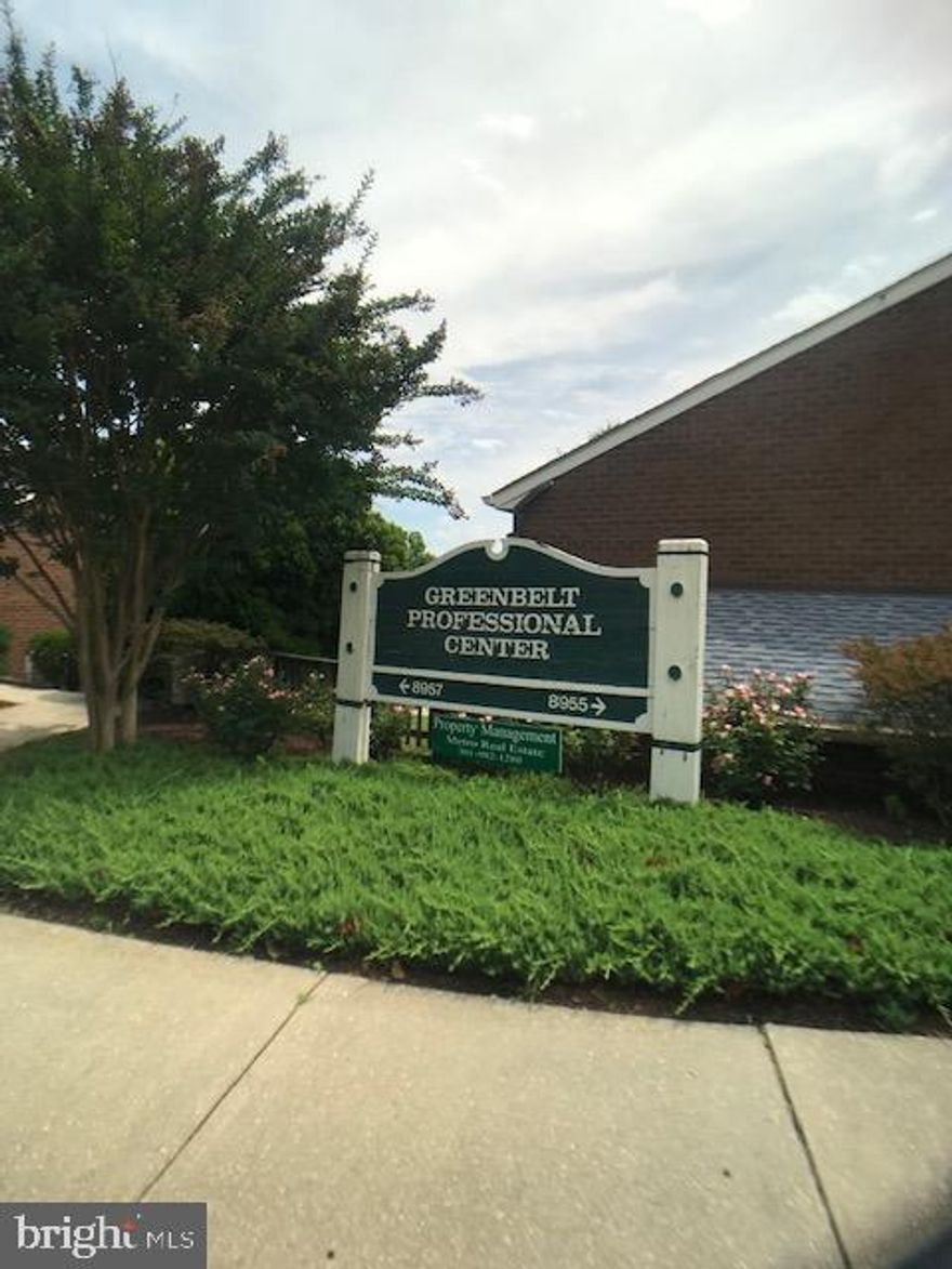 Fantastic opportunity to lease an office space in this complex. Well maintained and ready to go for your business. Ground floor with no stairs, open entry way, kitchenette. Just under a thousand square feet. Perfect for your professional business, attorney, CPA, IT, etc.