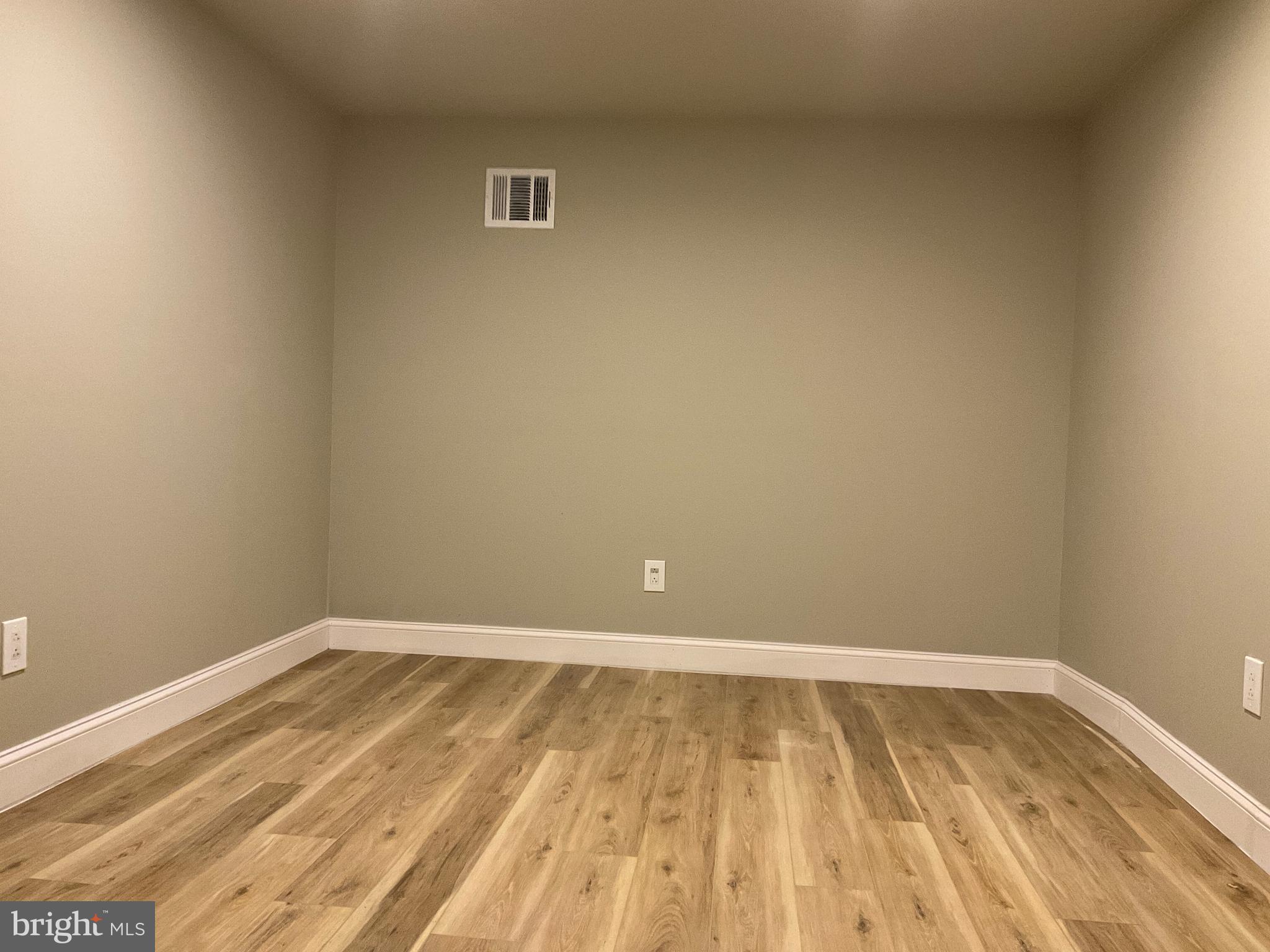 EAST KENSINGTON - Residential