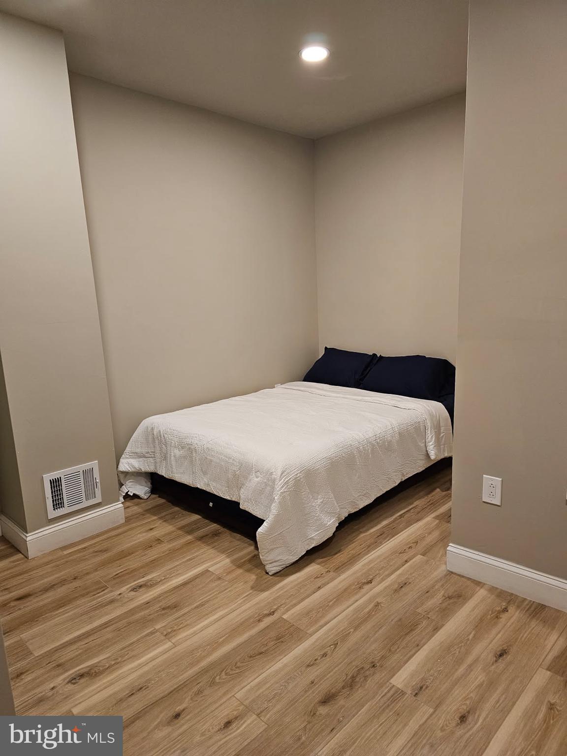 EAST KENSINGTON - Residential