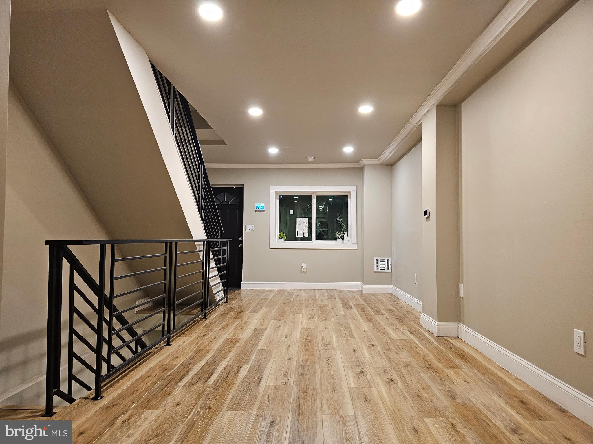 EAST KENSINGTON - Residential