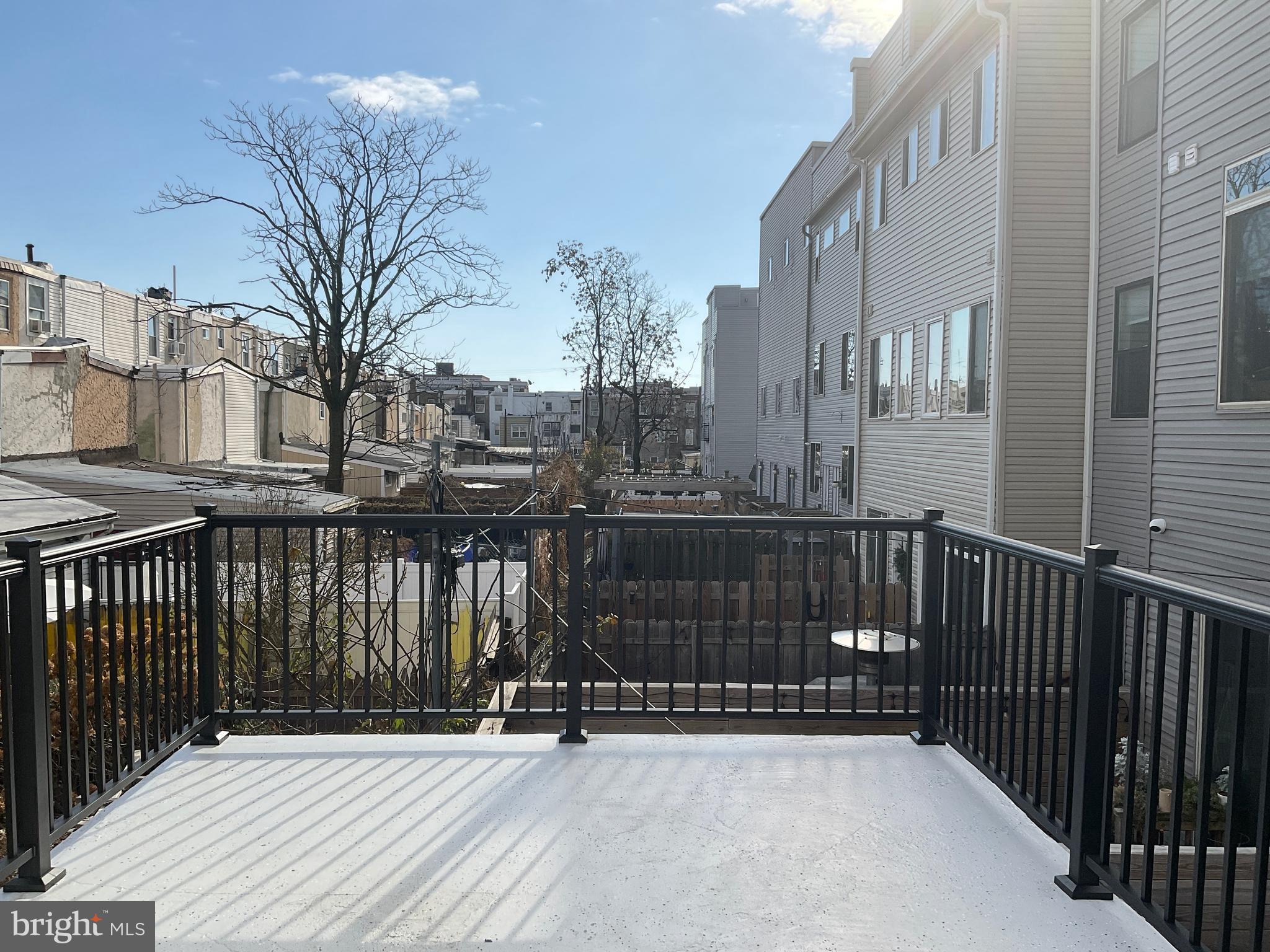 EAST KENSINGTON - Residential