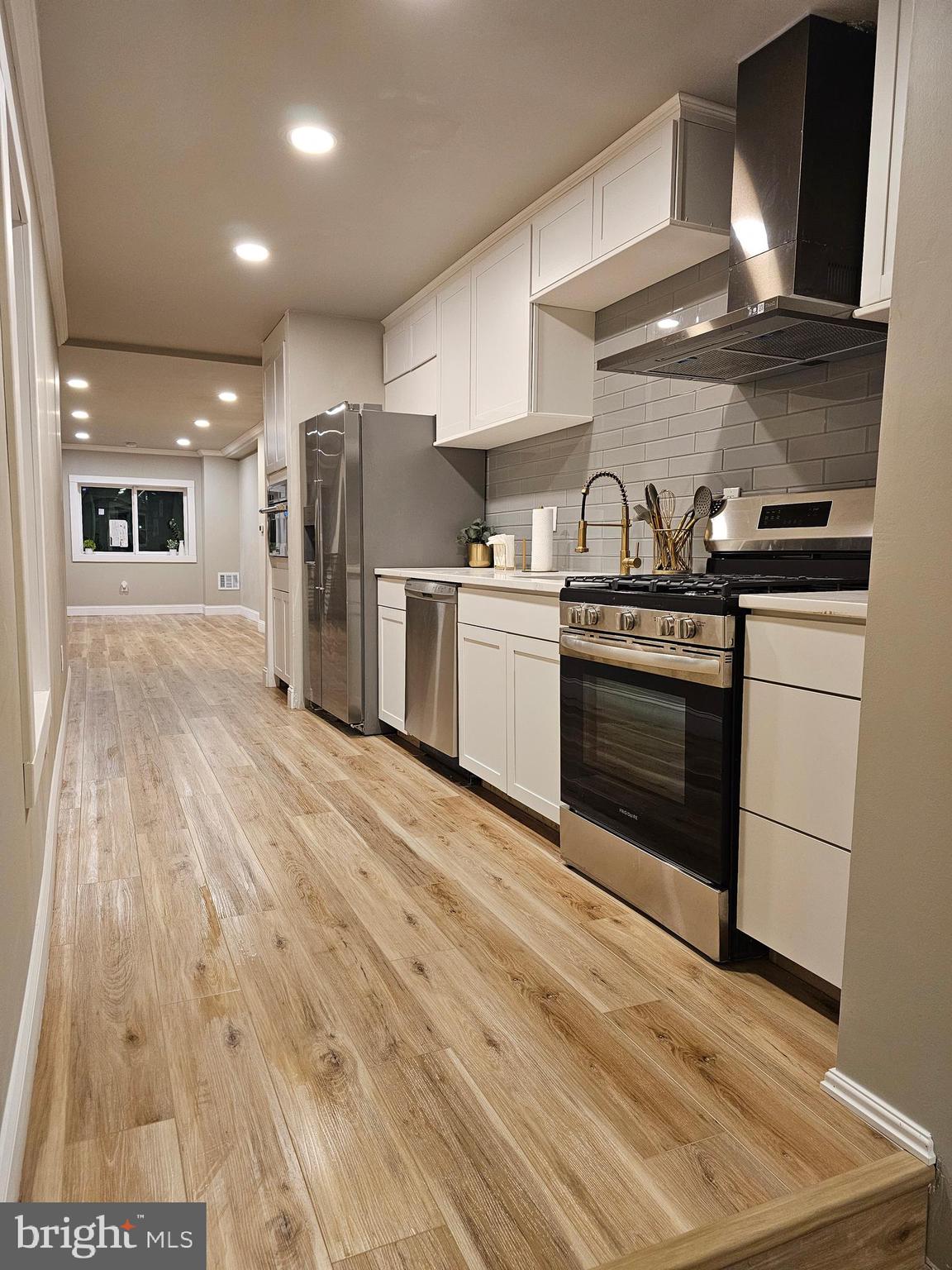 EAST KENSINGTON - Residential