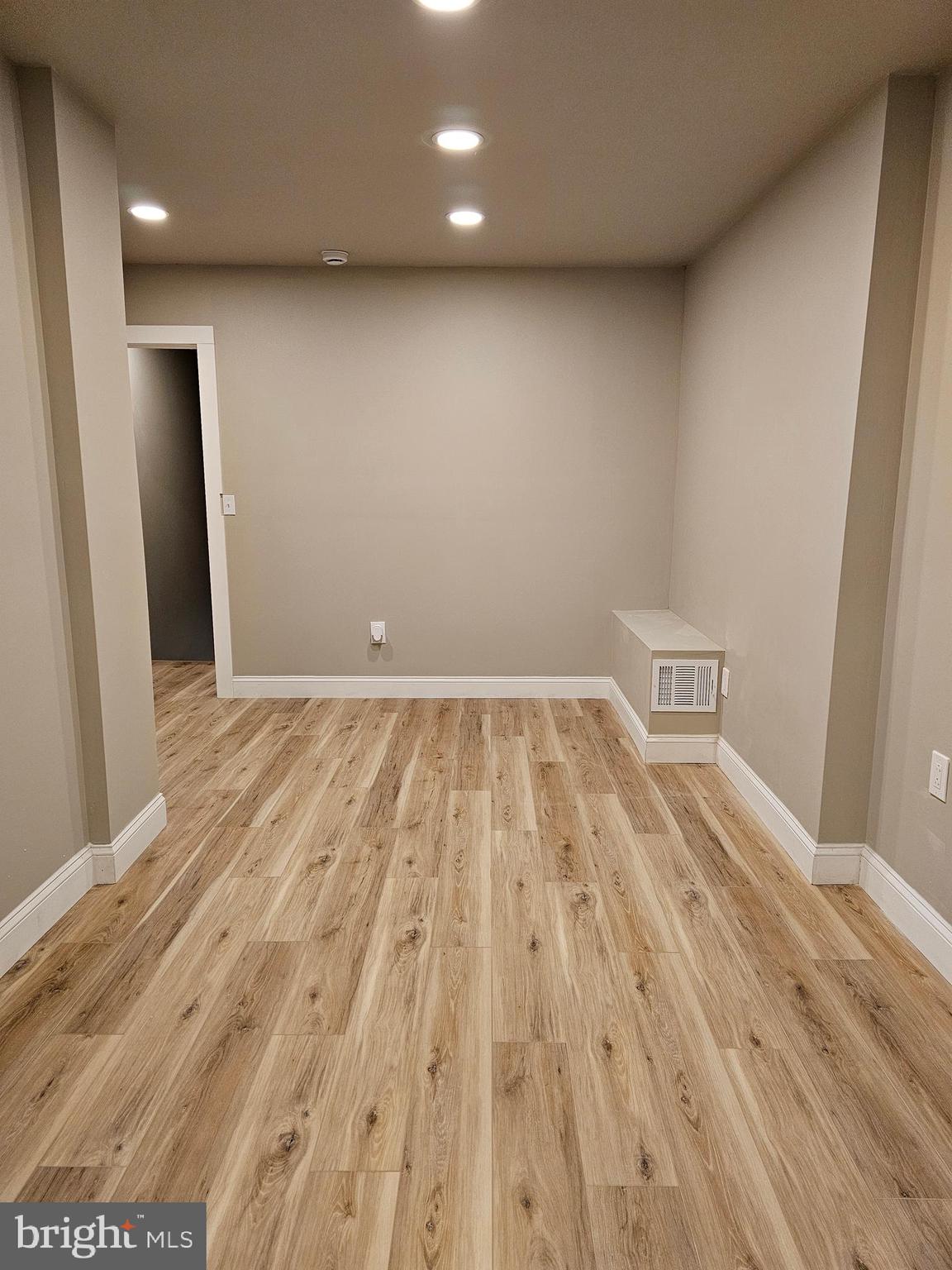 EAST KENSINGTON - Residential