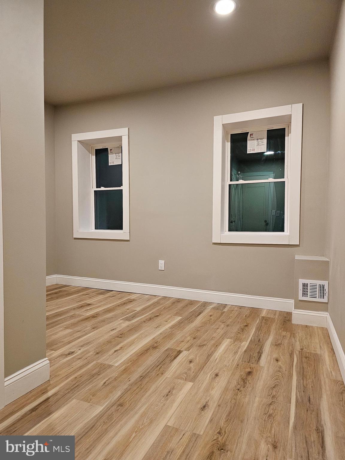 EAST KENSINGTON - Residential