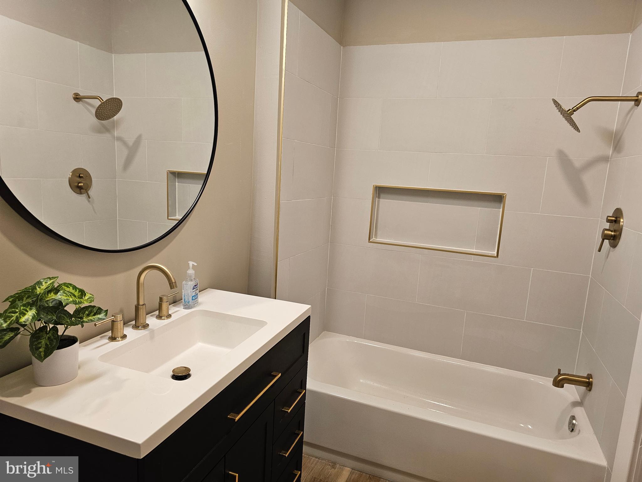 EAST KENSINGTON - Residential