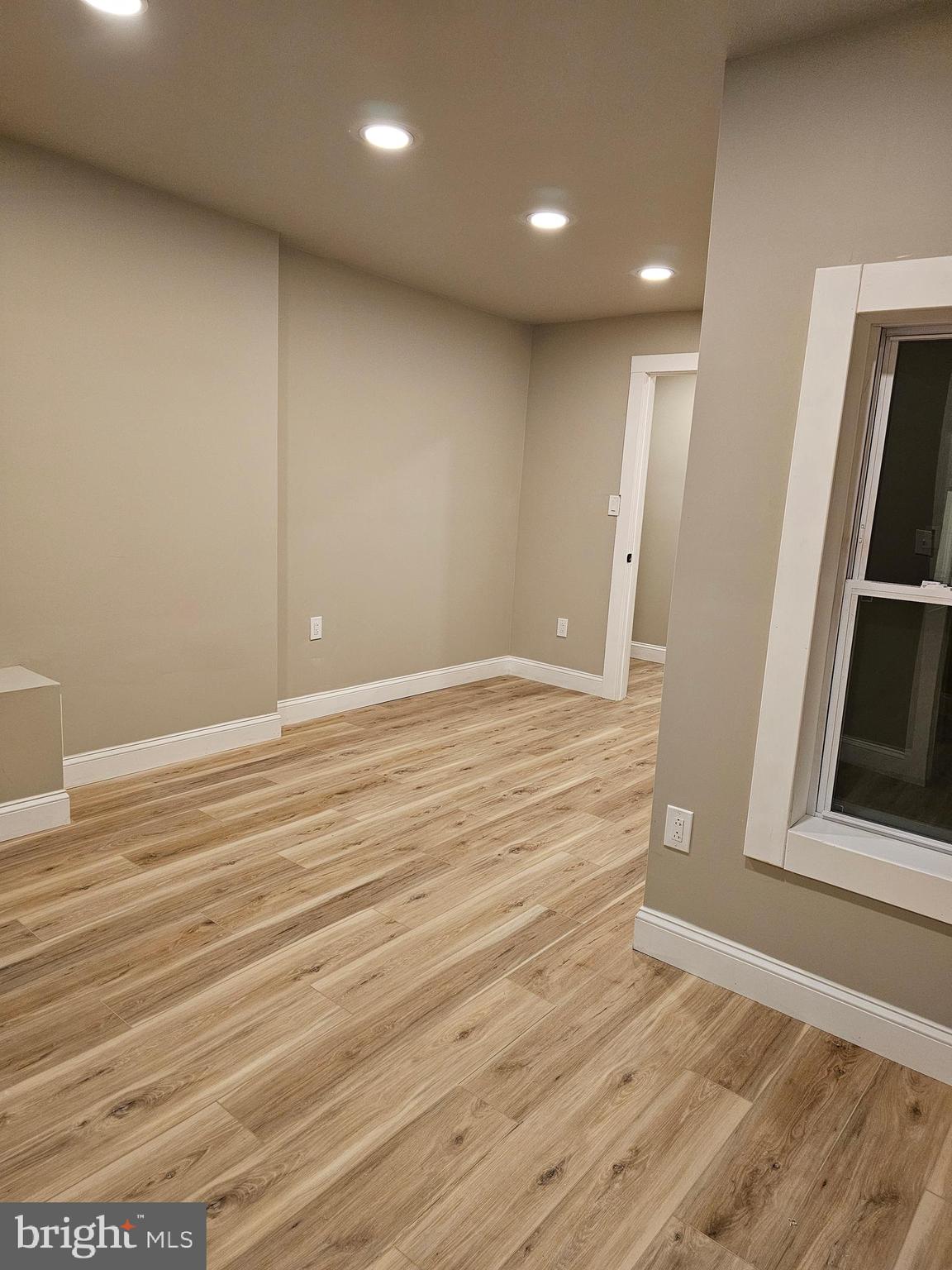 EAST KENSINGTON - Residential