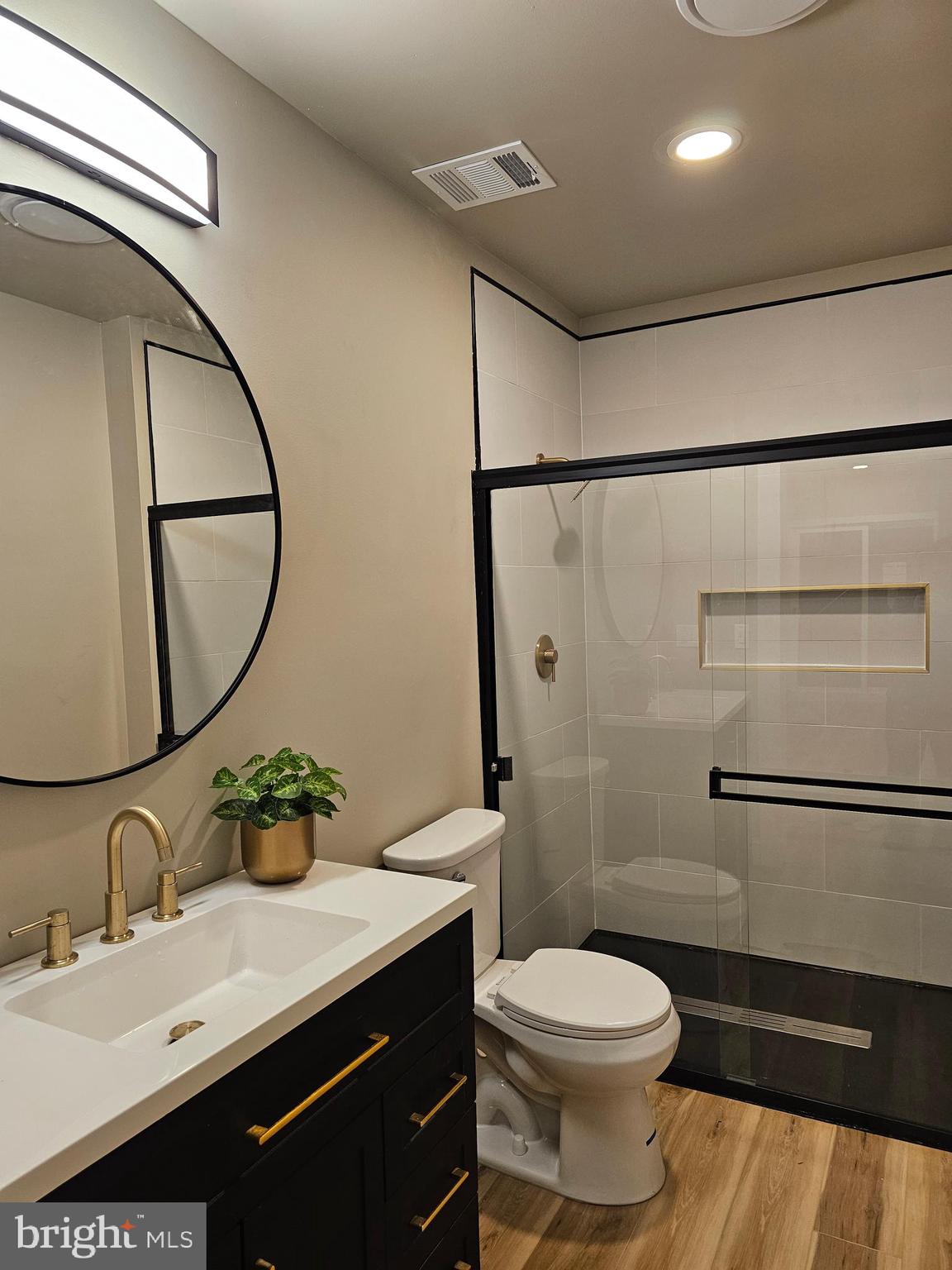 EAST KENSINGTON - Residential