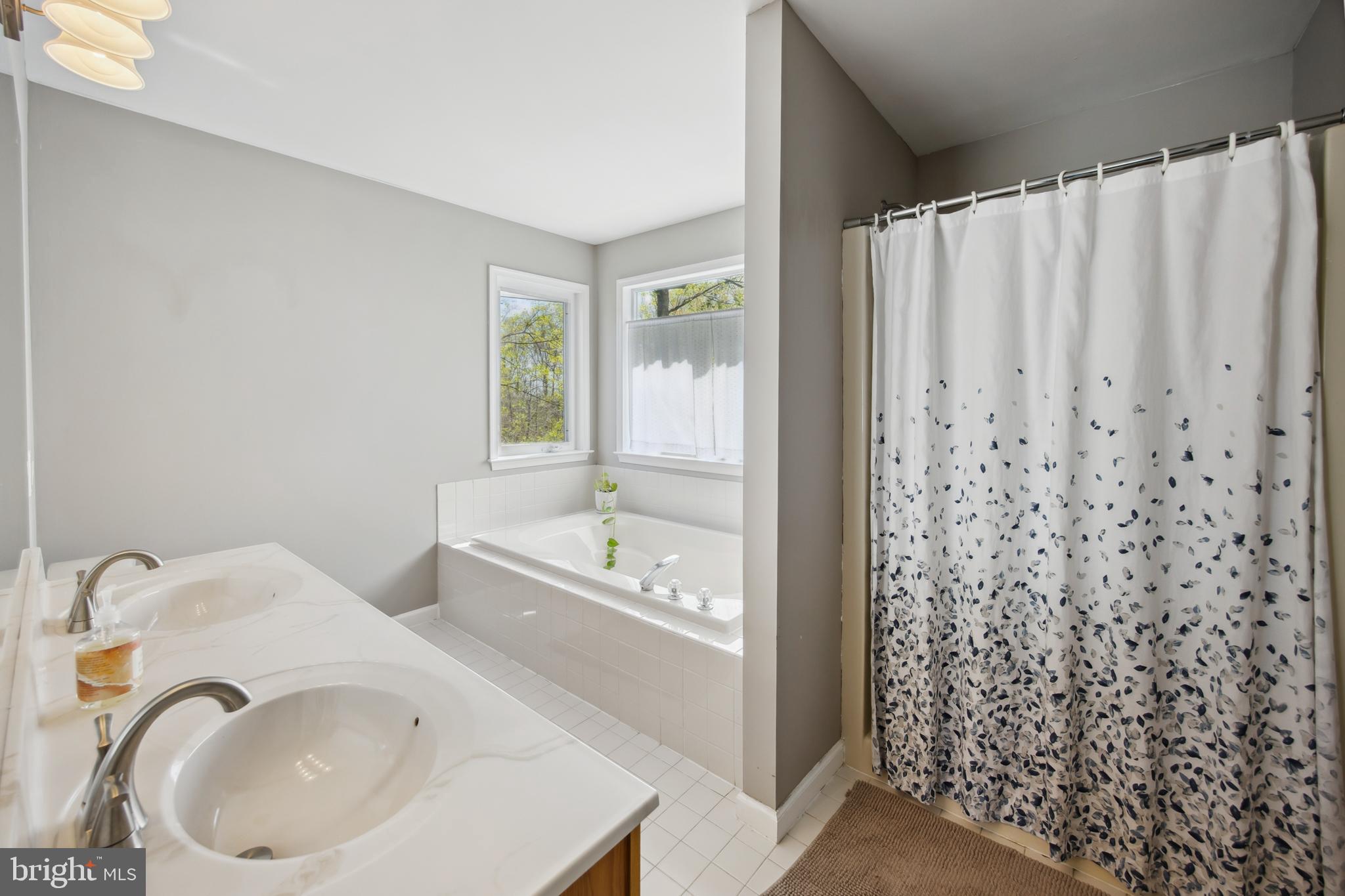 HIDDEN VALLEY - Residential