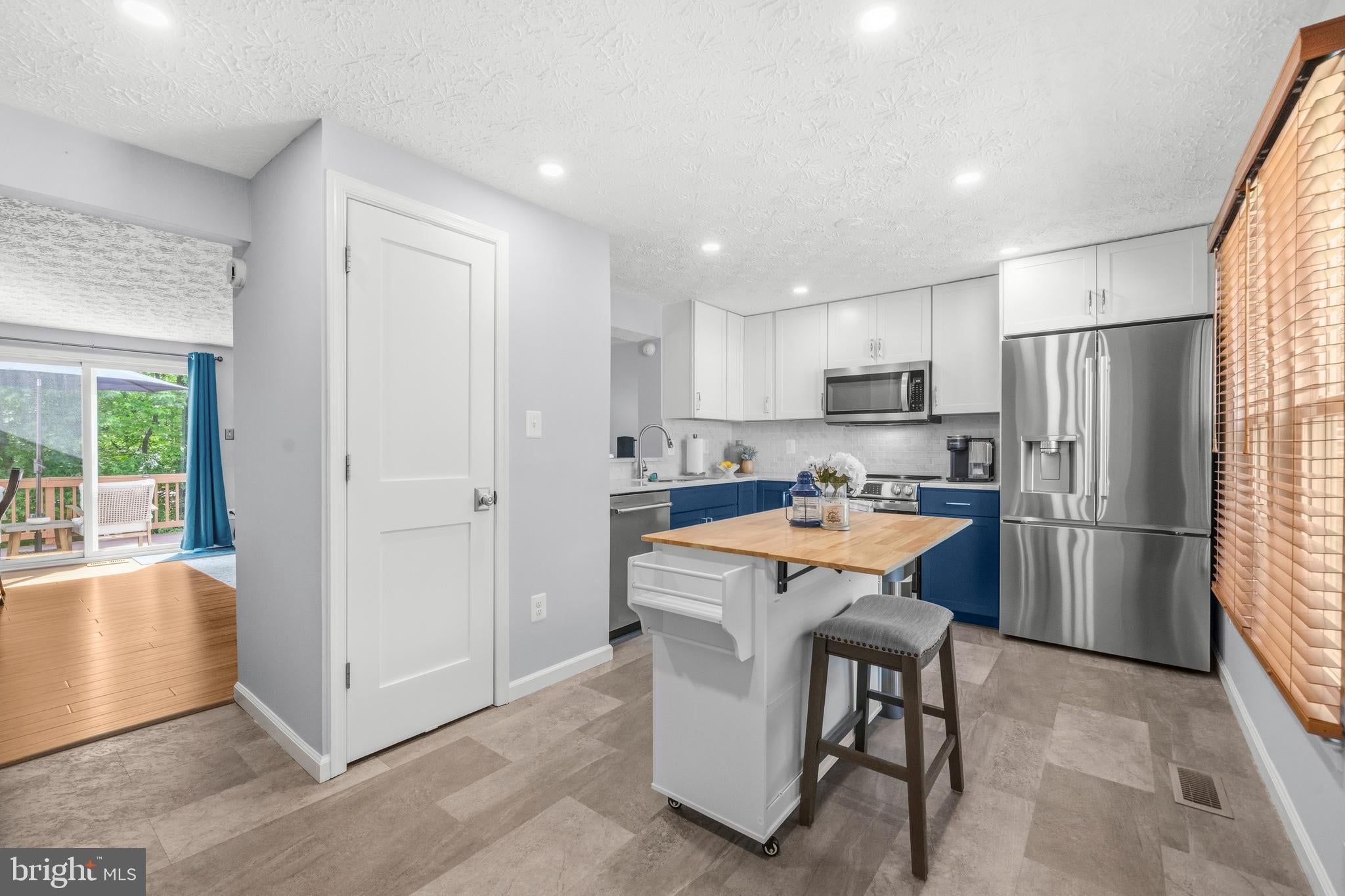 9179 FOREST BREEZE COURT