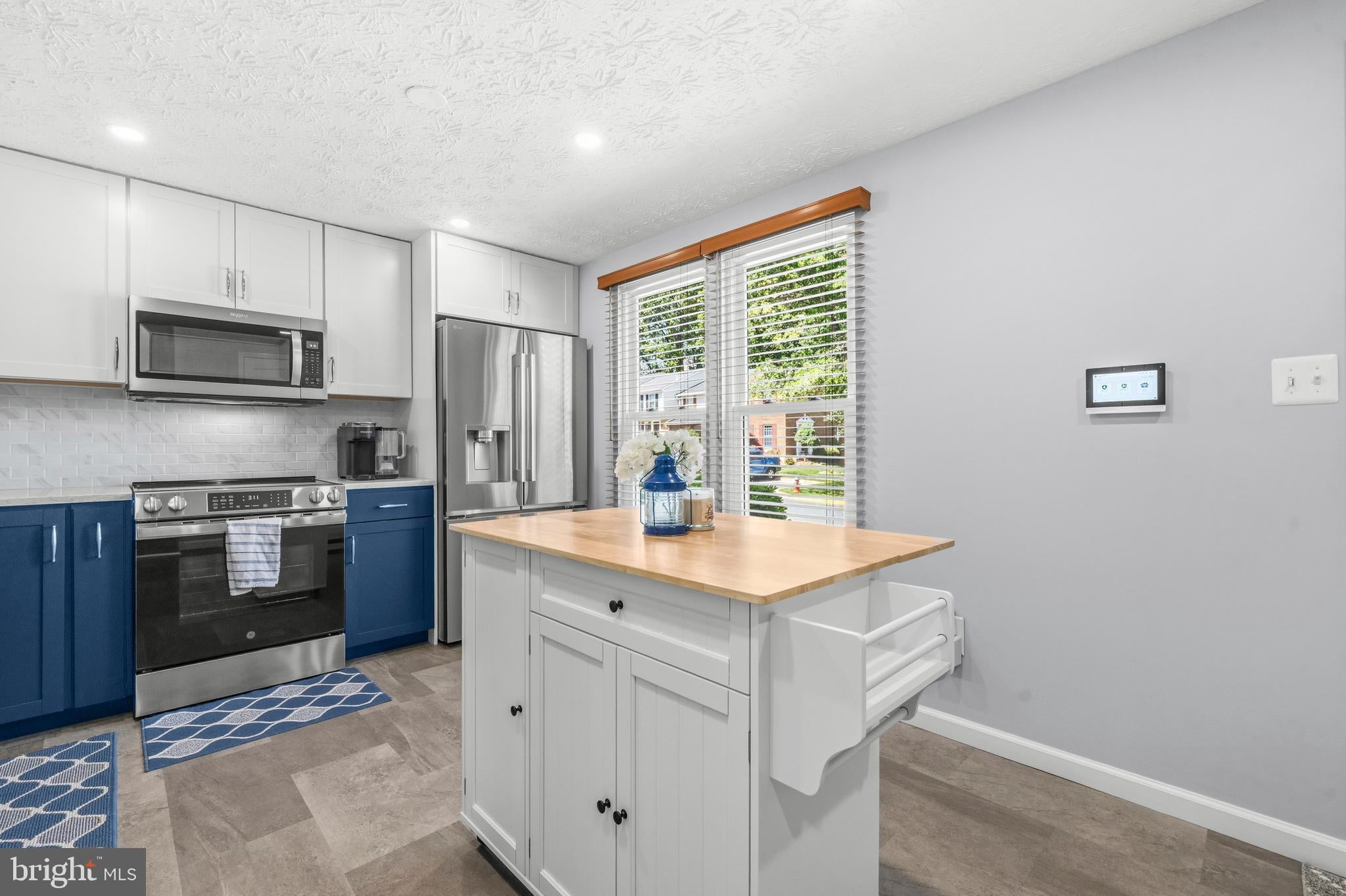 9179 FOREST BREEZE COURT