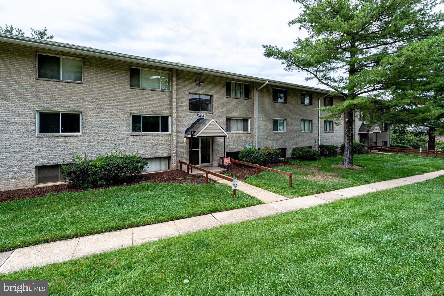 Located in the Carrollton Gardens community, this 3-bedroom, 1.5-bathroom condo offers generous living space and a private balcony to enjoy the outdoors. The unit includes three permitted parking spots, making it easy for residents and guests alike. Inside, you’ll find updated appliances and ample room throughout.
Commuting is simple with the New Carrollton Metro and Amtrak station just a short walk away, and quick access to I-495 for drivers. You'll also be close to shopping, dining, parks, and local schools. The community offers free off-street parking and a playground, all in a well-connected, commuter-friendly neighborhood.