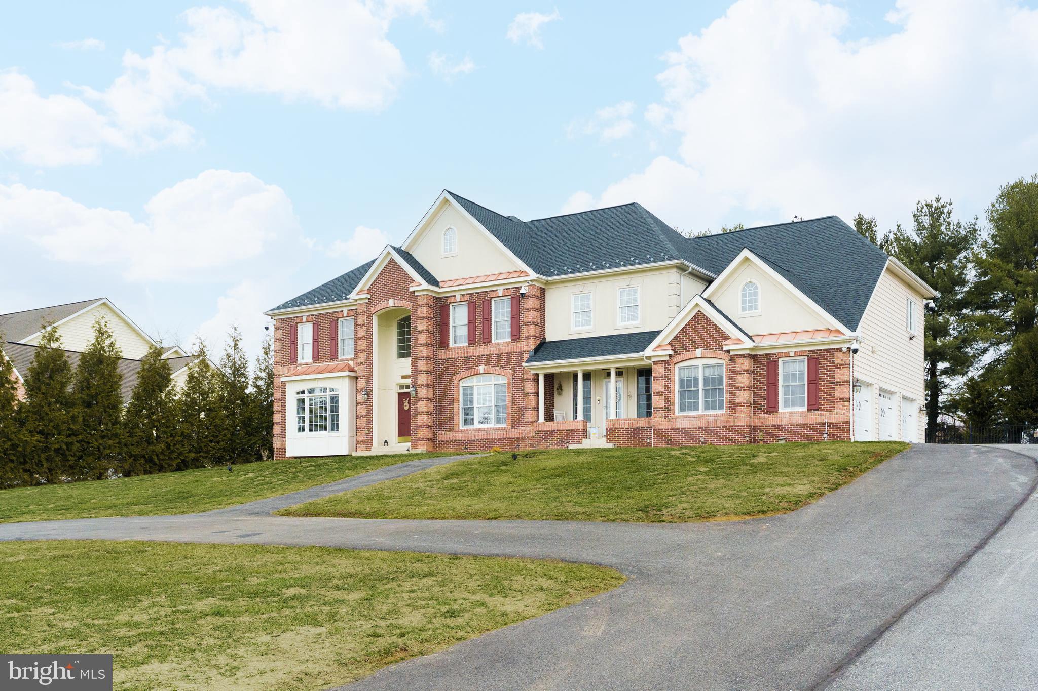 26 ROCK HOLLOW COURT