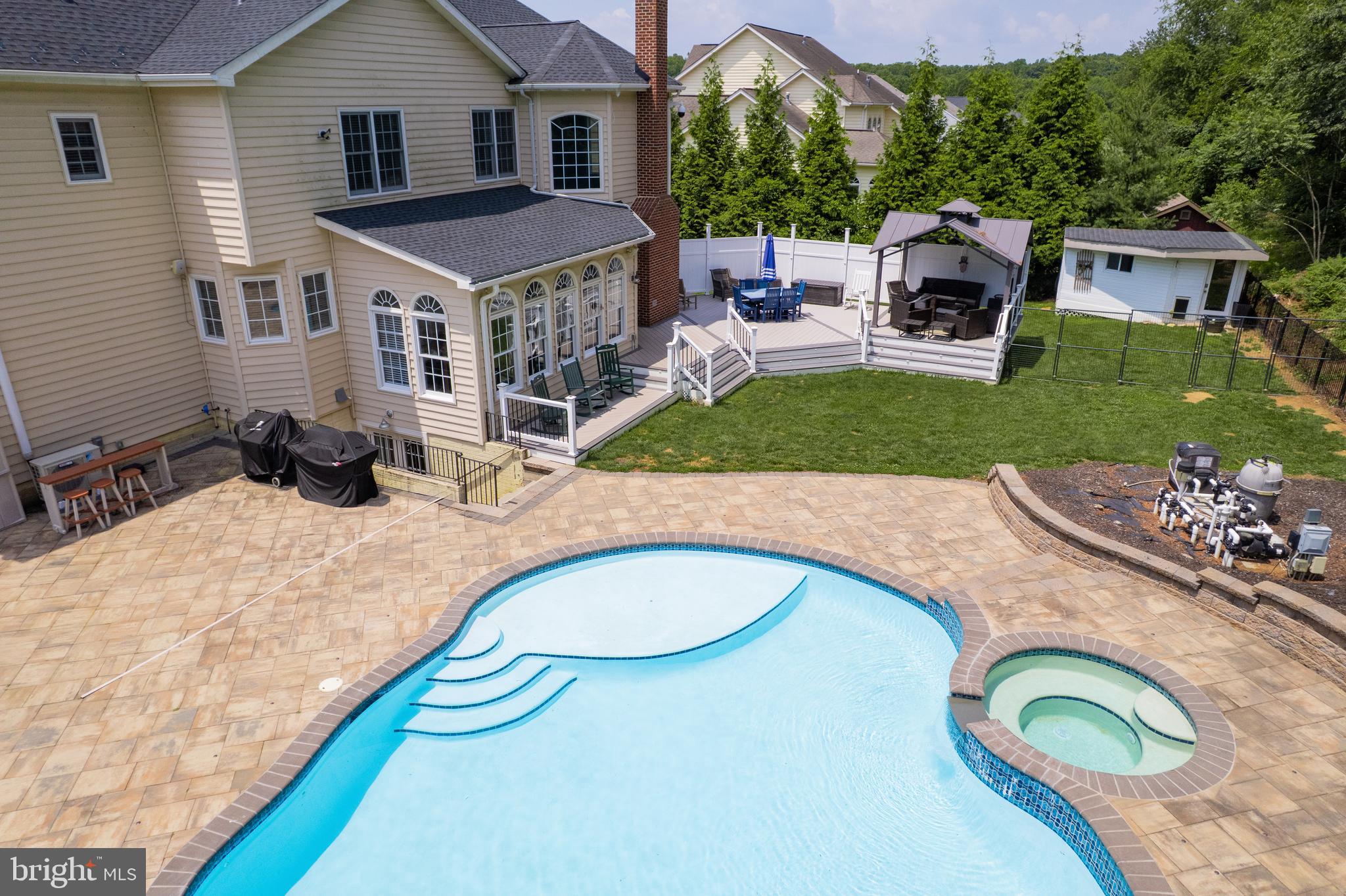 26 ROCK HOLLOW COURT