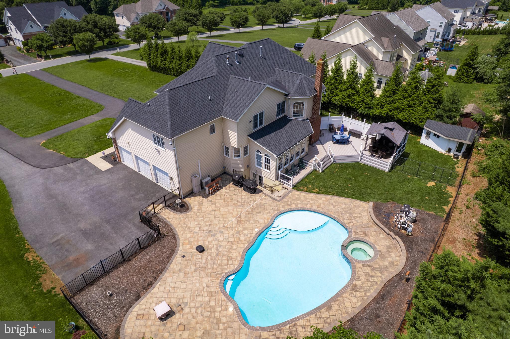 26 ROCK HOLLOW COURT