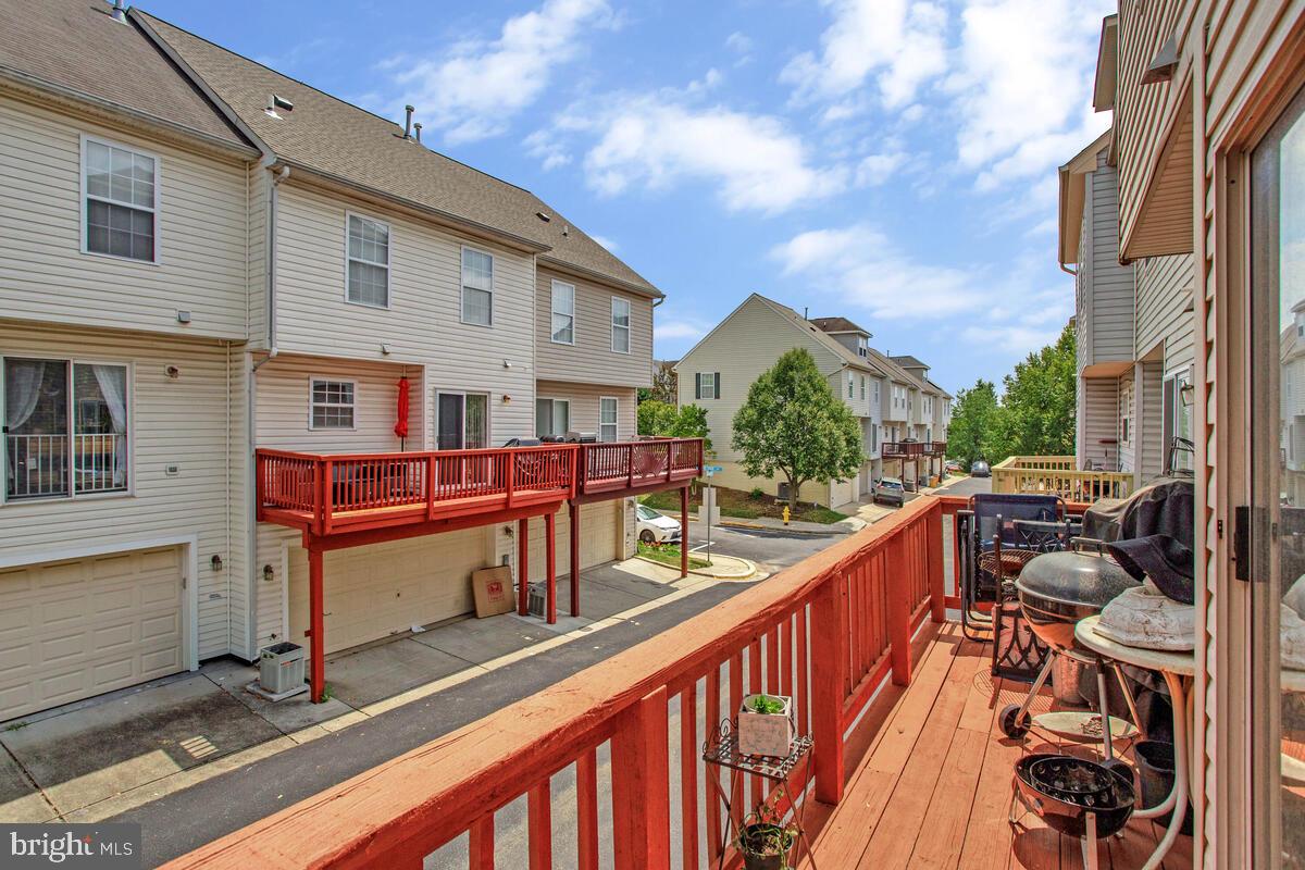 CROMWELL FOUNTAIN - Residential