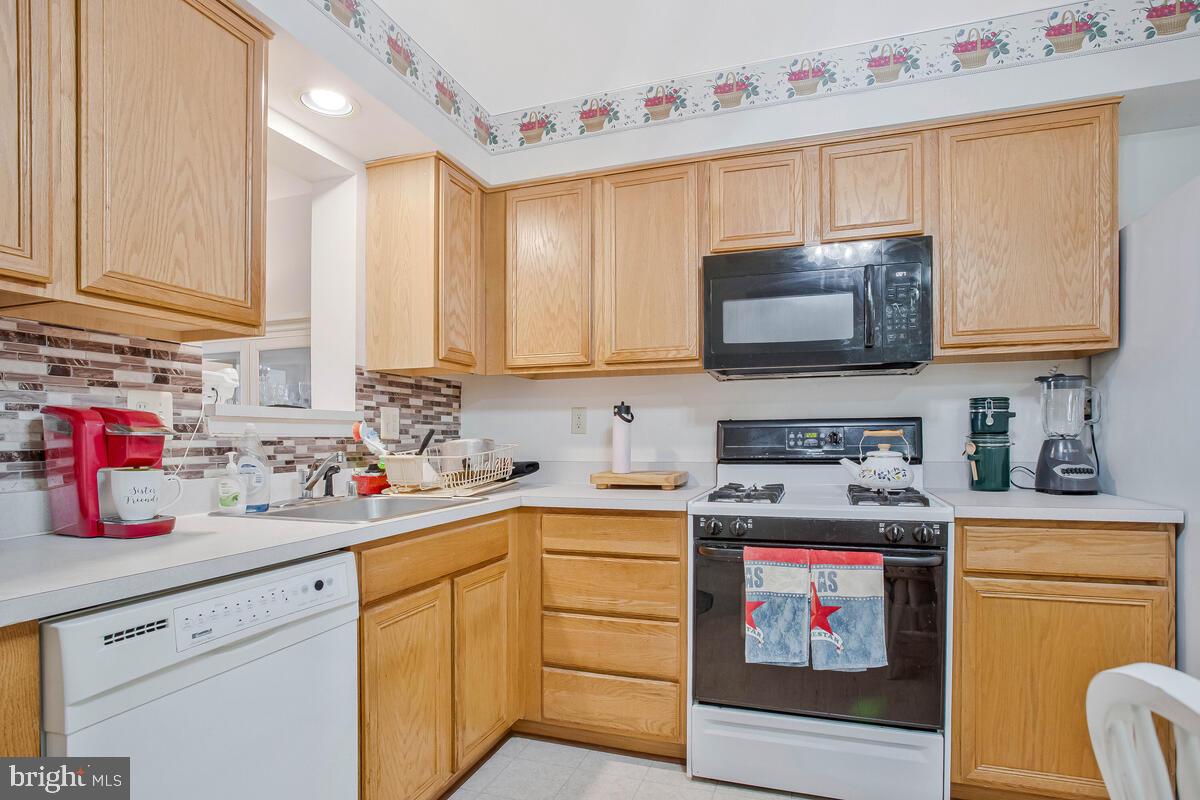 CROMWELL FOUNTAIN - Residential