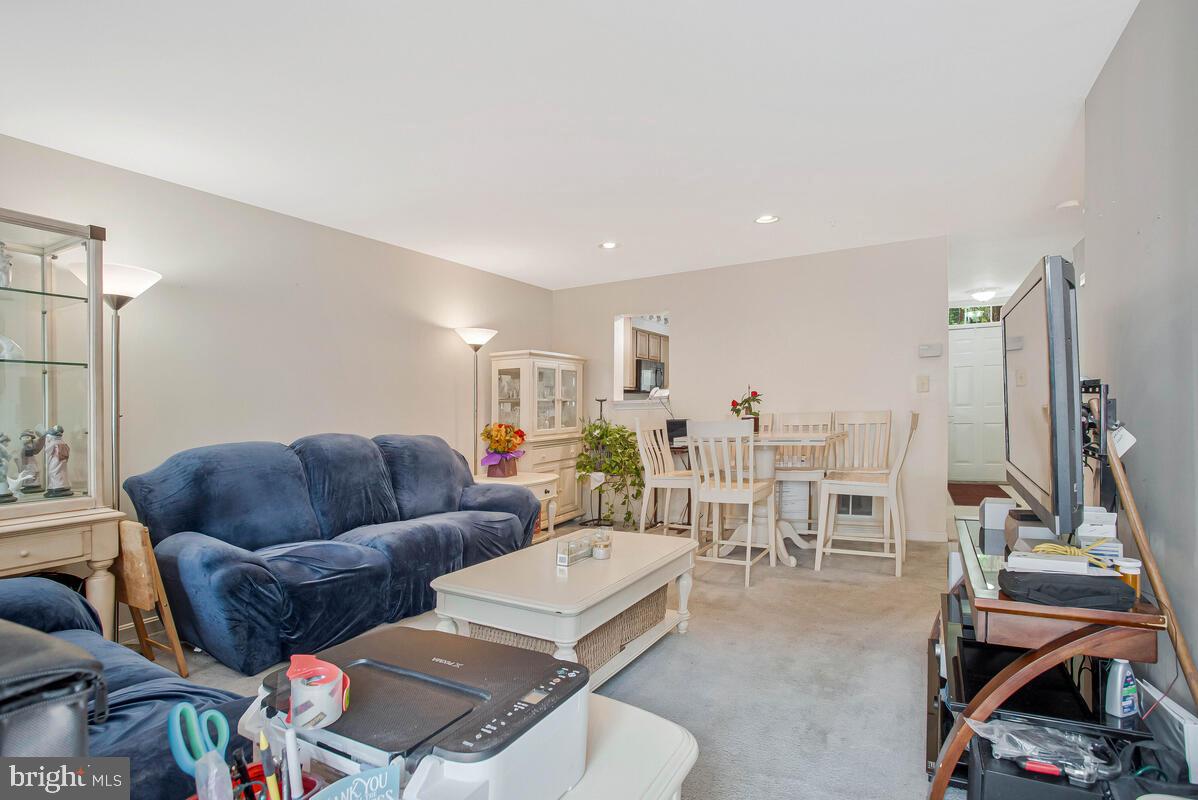 CROMWELL FOUNTAIN - Residential