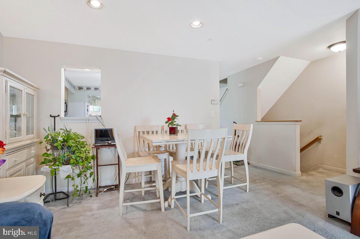 CROMWELL FOUNTAIN - Residential