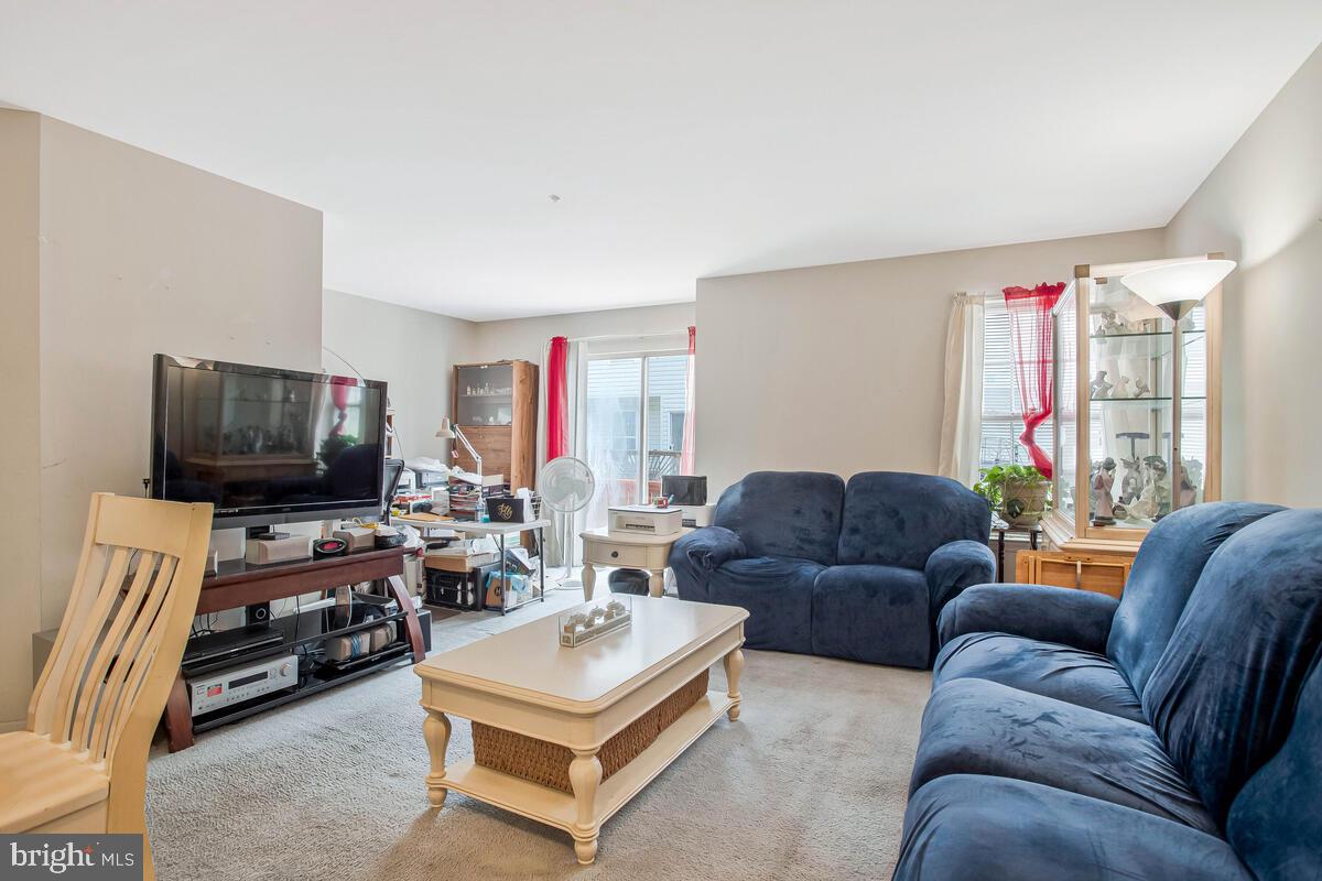 CROMWELL FOUNTAIN - Residential