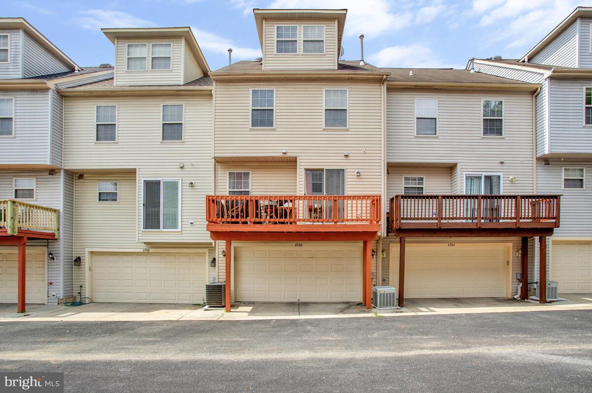 CROMWELL FOUNTAIN - Residential