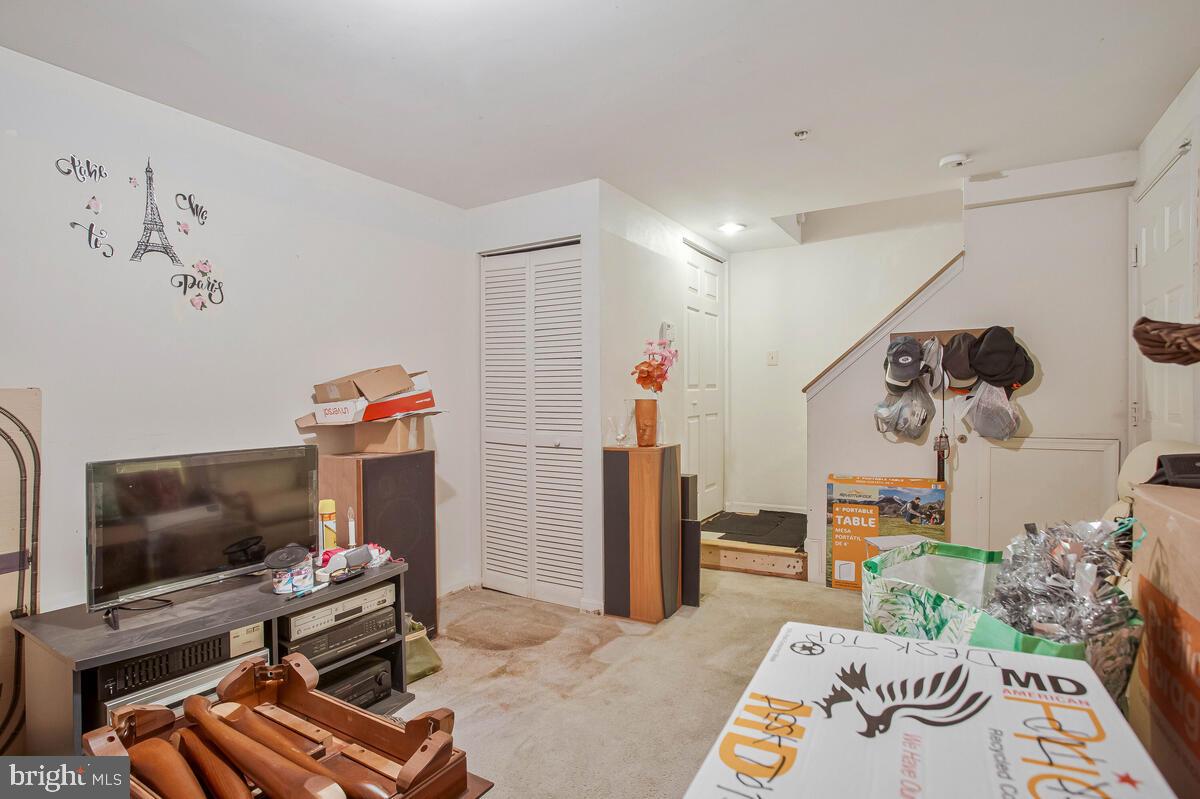 CROMWELL FOUNTAIN - Residential