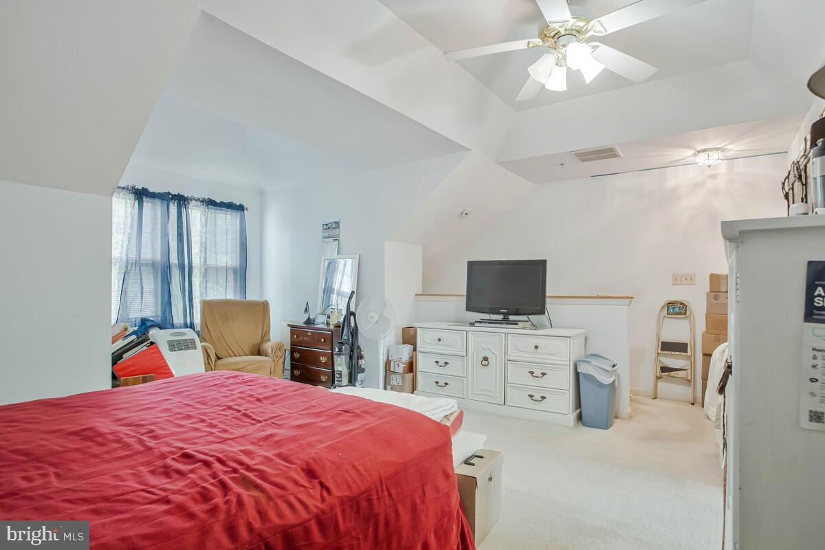 CROMWELL FOUNTAIN - Residential