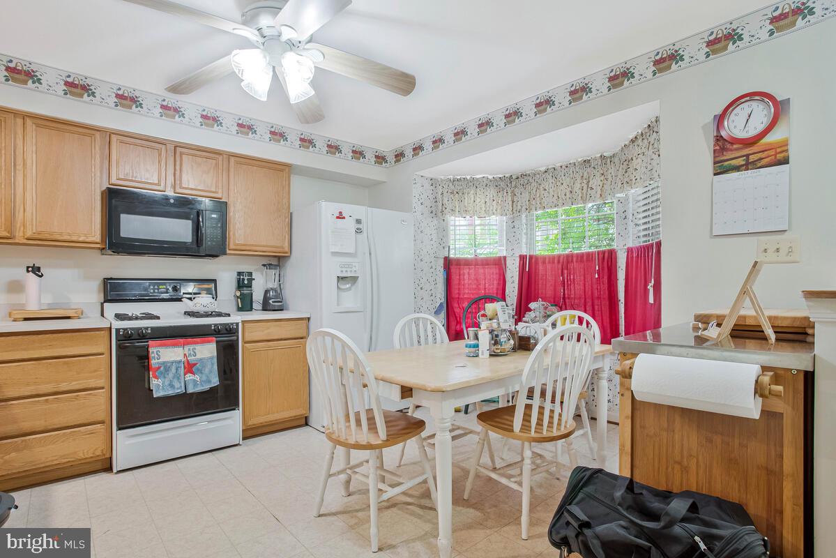 CROMWELL FOUNTAIN - Residential