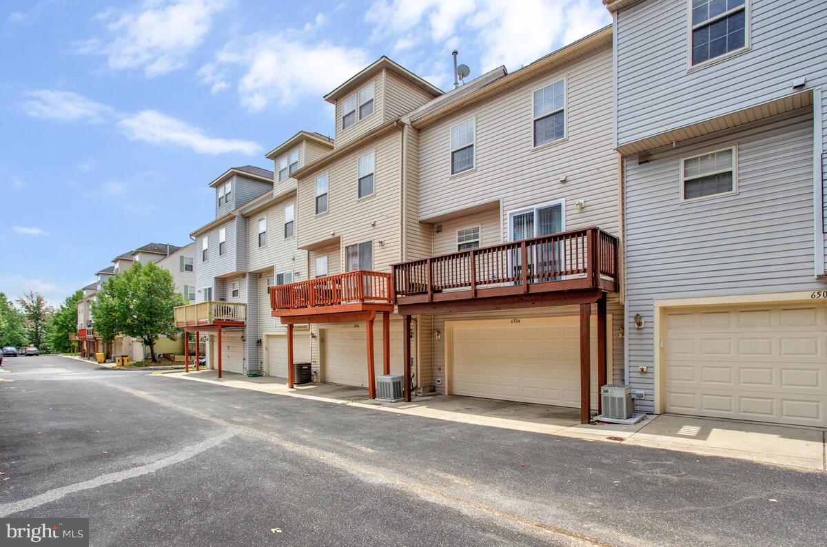 CROMWELL FOUNTAIN - Residential