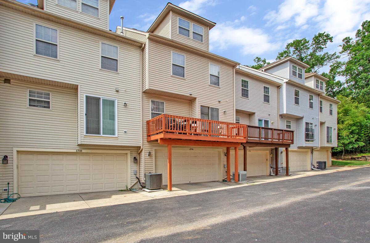 CROMWELL FOUNTAIN - Residential