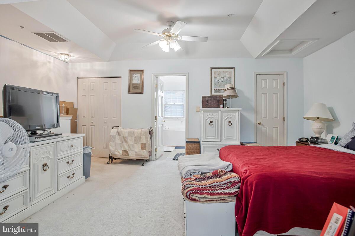 CROMWELL FOUNTAIN - Residential